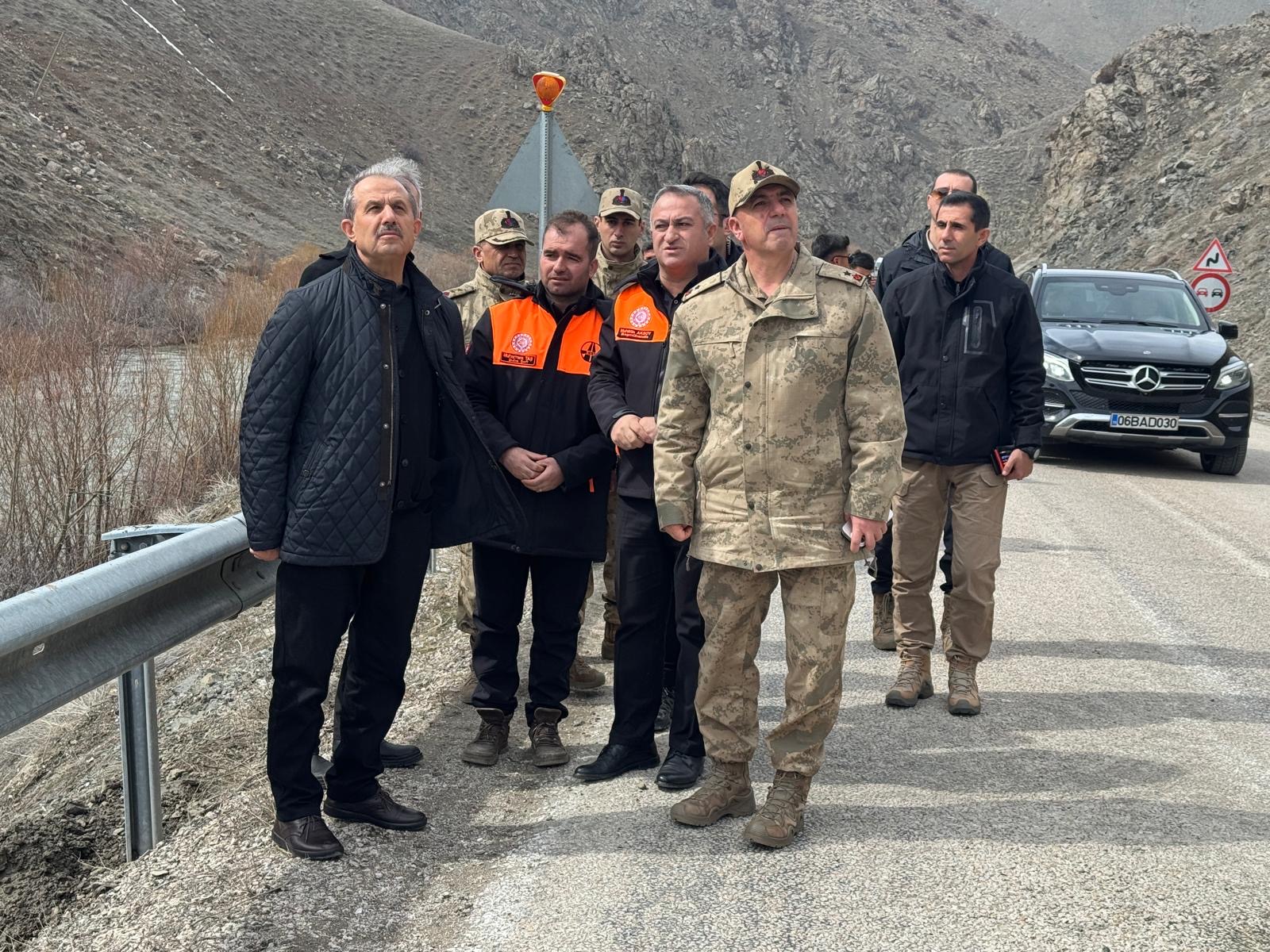 Vali Taşyapan, Heyelan Bölgesinde İncelemelerde Bulundu