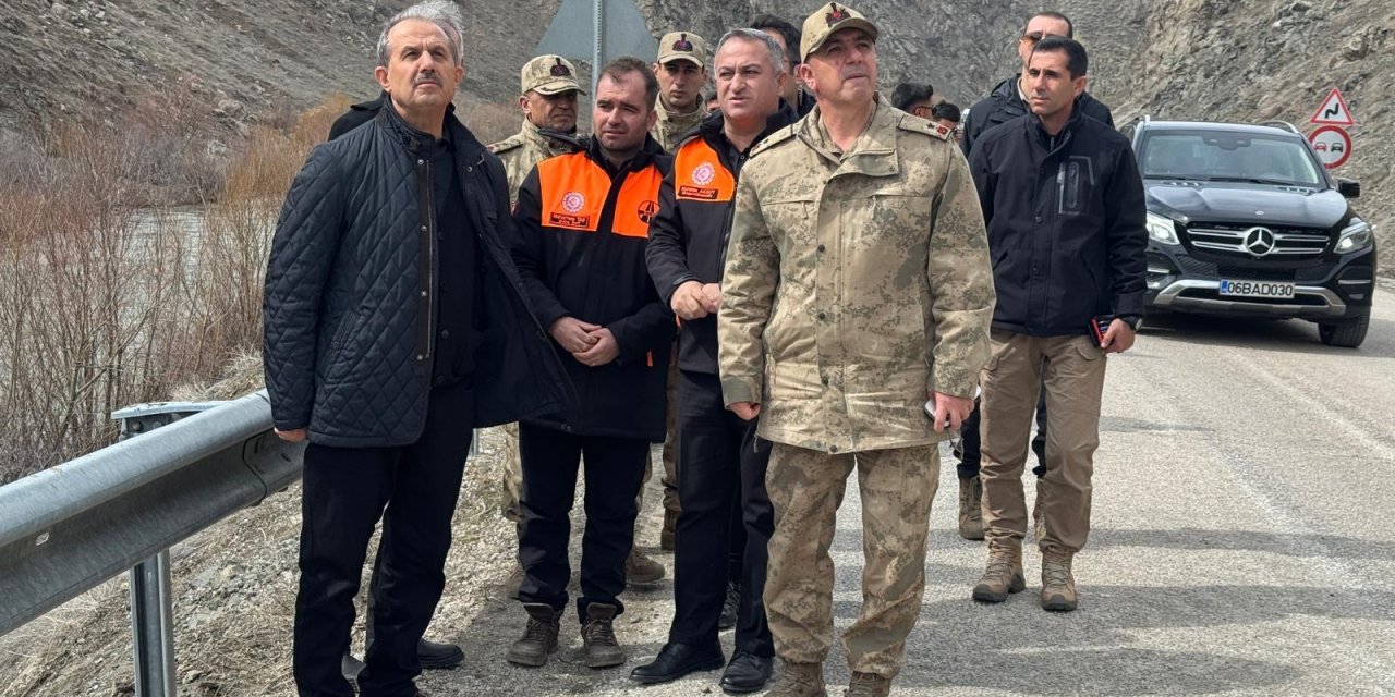 Vali Taşyapan, Heyelan Bölgesinde İncelemelerde Bulundu
