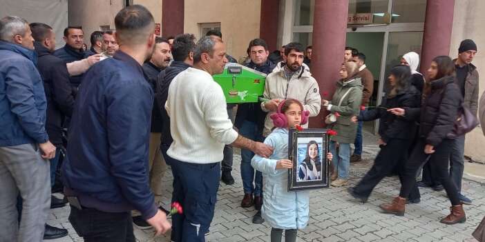 Hakkari’de Acı Veda: Bahar Öğretmen memleketine Uğurlandı