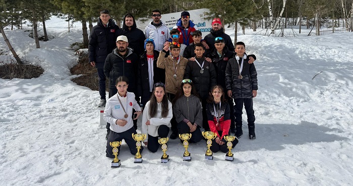 Hakkâri Kış Sporlarında Zirvede: Kupalar Peş Peşe Geldi