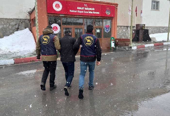 Hakkari Jandarması İkna Etti, Sınırda Teslim Alındı