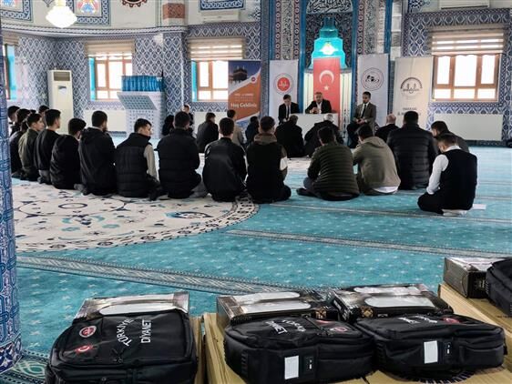 Hakkari’de hacı adaylarına bilgilendirme semineri