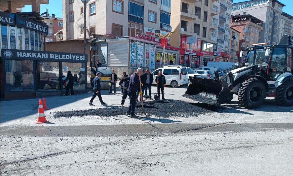 Hakkari’de Yol Bakım ve Onarım Çalışmaları Sürüyor