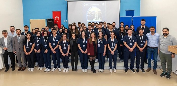 Hakkari’de Geleceğin Hemşireleri İlk Üniformalarını Giydi