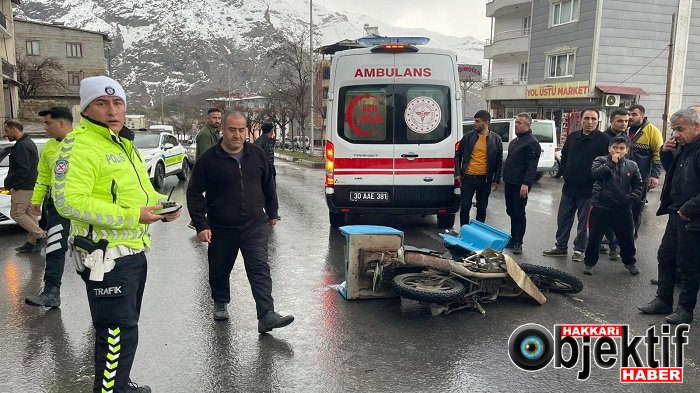Hakkari’de minibüs ile motosiklet çarpıştı!
