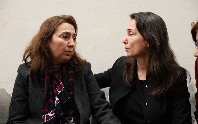 Cezaevinde bulunan Yüksekdağ, kardeşinin cenaze törenine katıldı