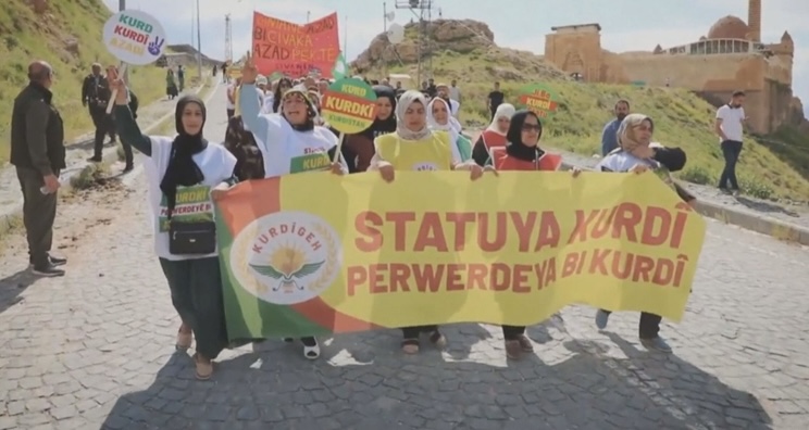 Van'da Kürtçe eğitim veren derneğe 400 bin TL para cezası