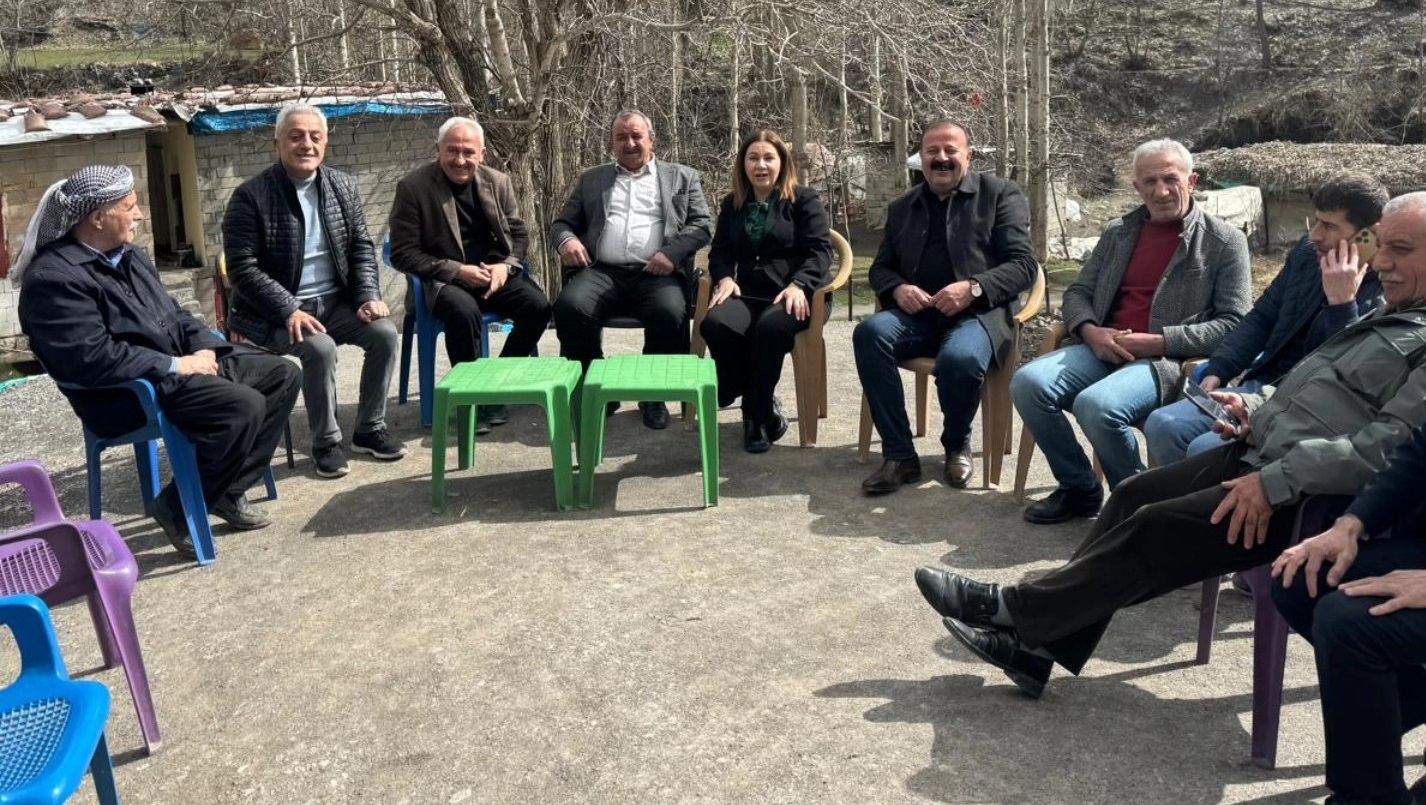 Hakkari CHP Heyeti Köy Köy Geziyor: Talepler Yerinde Dinleniyor