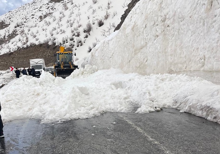 Hakkari-Şırnak Karayolu Çığ Nedeniyle Kapandı