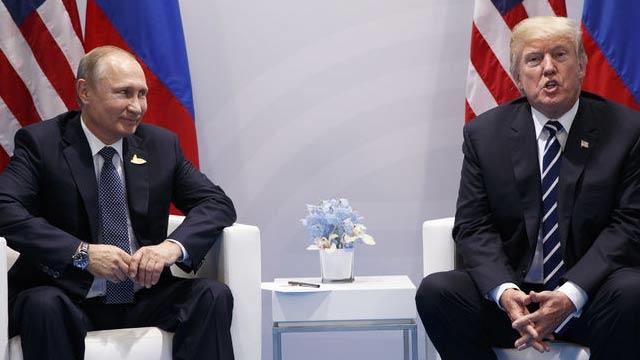 Putin ve Trump ilk kez yüz yüze görüştü