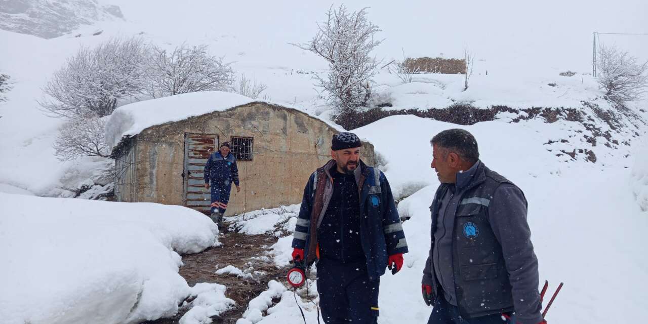 Hakkari’de Kar ve Yağışa Rağmen Su Depolarında çalışma!