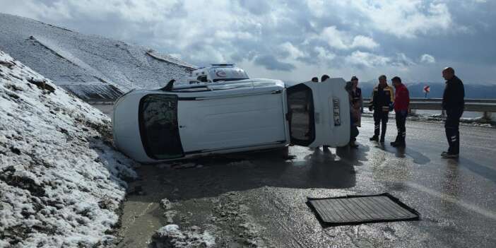 Hakkari-Van Yolunda Kaza: Aile Ölümden Döndü!