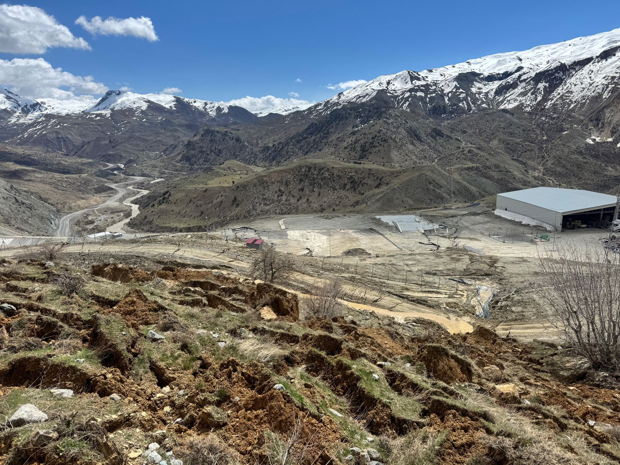 Hakkâri’de Heyelan Riski: Atık Depolama Sahası Kapandı