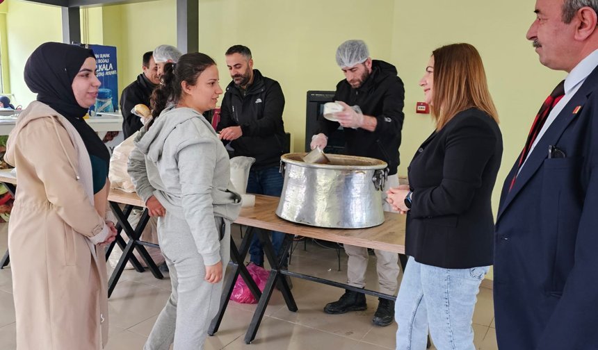 Hakkari CHP’den Öğrencilere çorba ikramı!