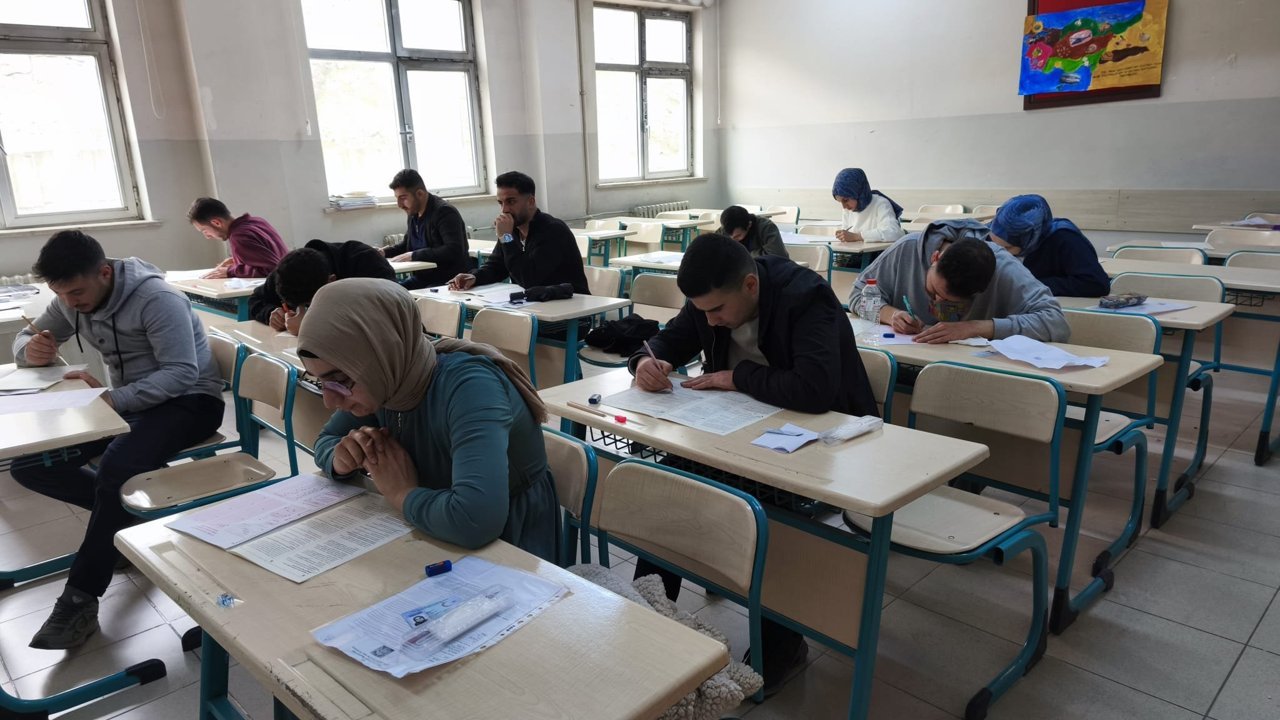 Hakkari'de Umre ödüllü bilgi yarışması düzenlendi