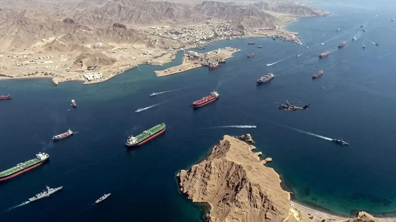 Hürmüz Boğazı’nda 6 hafta sonra ilk hareketlilik: 3 tanker geçiş yaptı