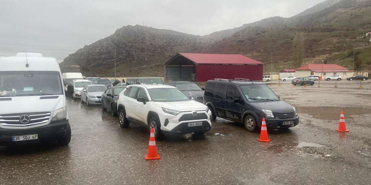 Çukurca Sınır Kapısında Saatlerce Çile!