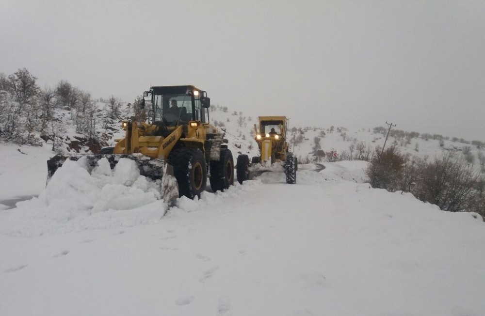 Hakkari’de Nisan Ayında Bir İlk: 58 Yerleşim Yerinin Yolu Kapandı