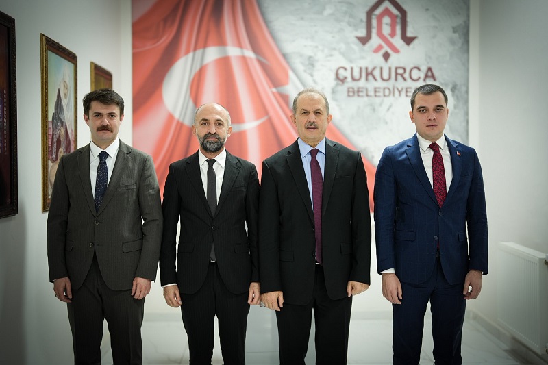 Vali Taşyapandan, Çukurca Belediyesi ve Kaymakamlığa Ziyaret!