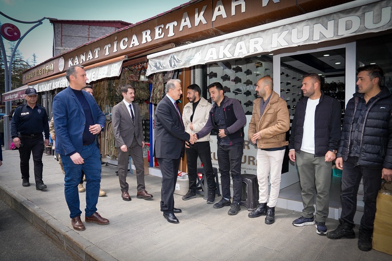 Vali Taşyapan Çukurca’da Esnafla Buluştu