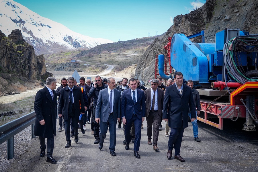 Vali Taşyapan Heyelan Bölgesinde İncelemelerde Bulundu