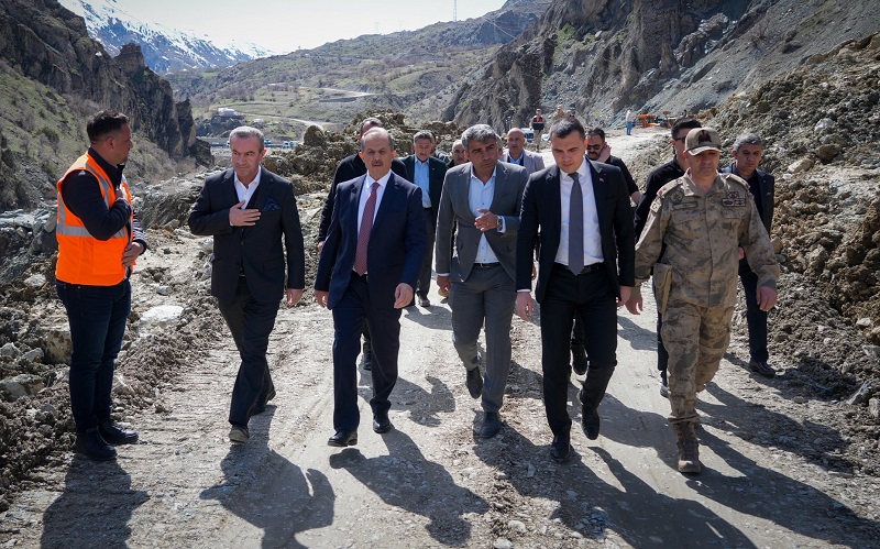 Vali Taşyapan Heyelan Bölgesinde İnceleme Yaptı