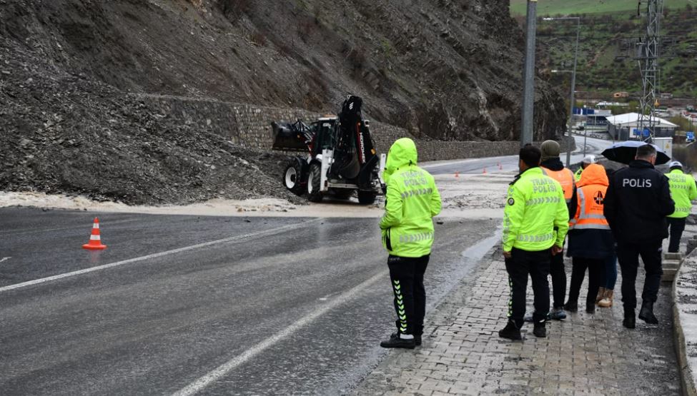 Hakkari Halkı kalıcı Çözüm Bekliyor: Her Yağışta Aynı Kabus