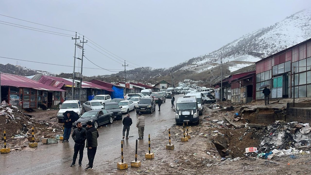 Üzümlü Sınır Kapısı’nda internet krizi: