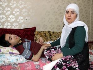 9 Yıldır Yatalak Olan Sspe Hastası Oğluna Bakan Anne Yardım Bekliyor