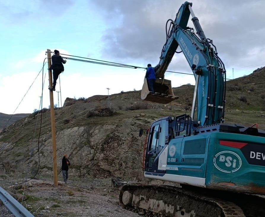 Hakkari’de Heyelan Sonrası Türk Telekom’dan Müdahale!