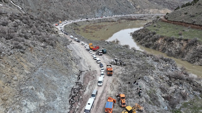Hakkari-Van Karayolunun araçlara açılacak tarih belli oldu!