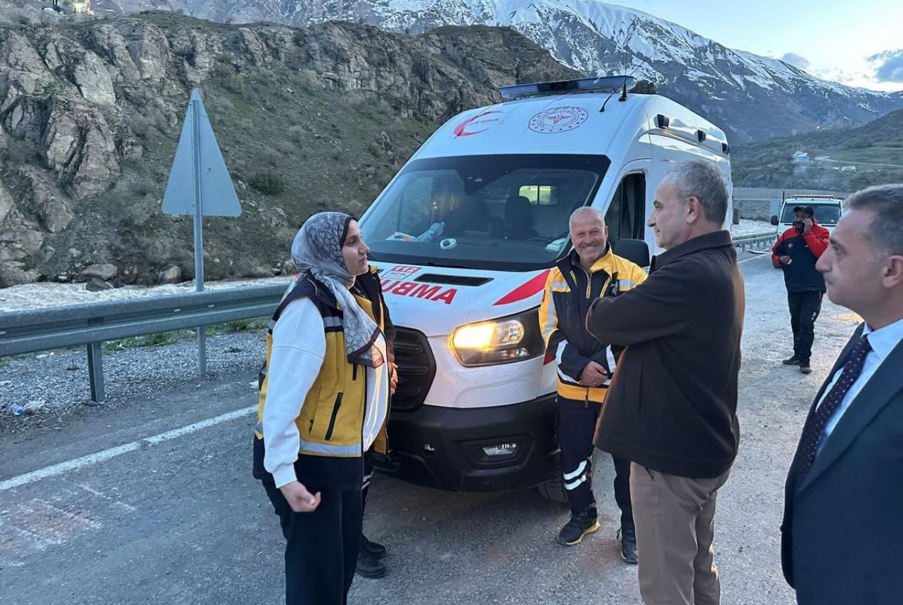 Sağlık Müdürü Kara, Heyelan bölgesindeki sağlıkçıları ziyaret etti