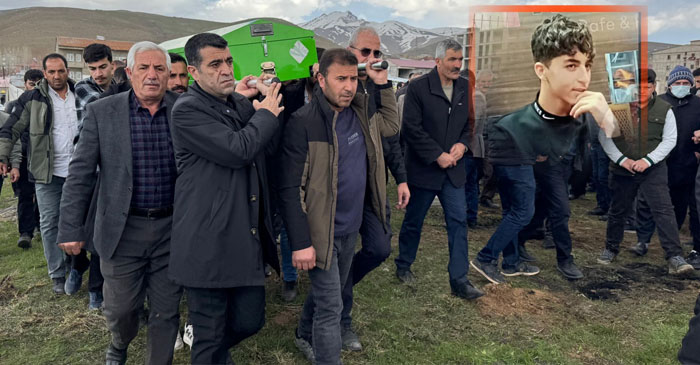Bıçaklı Saldırıda Ölen Genç Yüksekova’da Defnedildi