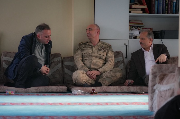 Vali Taşyapan’dan Bor Ailesine Taziye Ziyareti