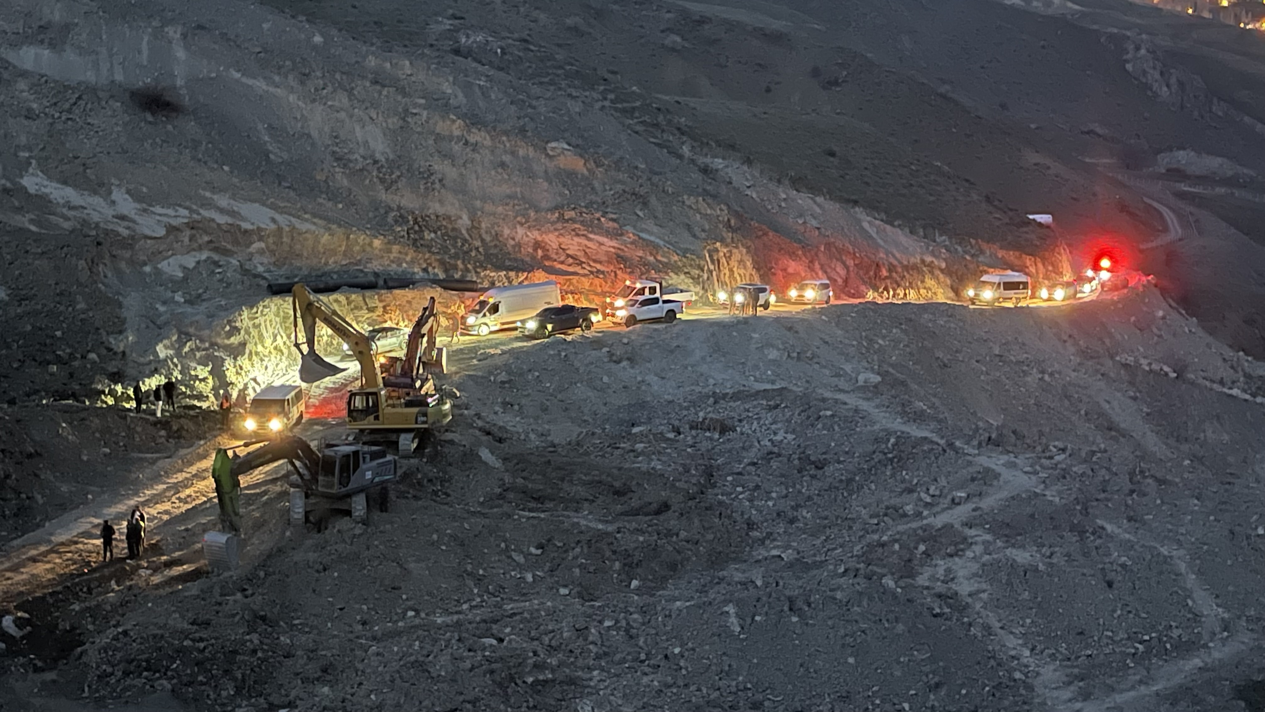 Bölgede Tehlike Sürüyor: Hakkari–Van Karayolu Trafiğe Kapatıldı