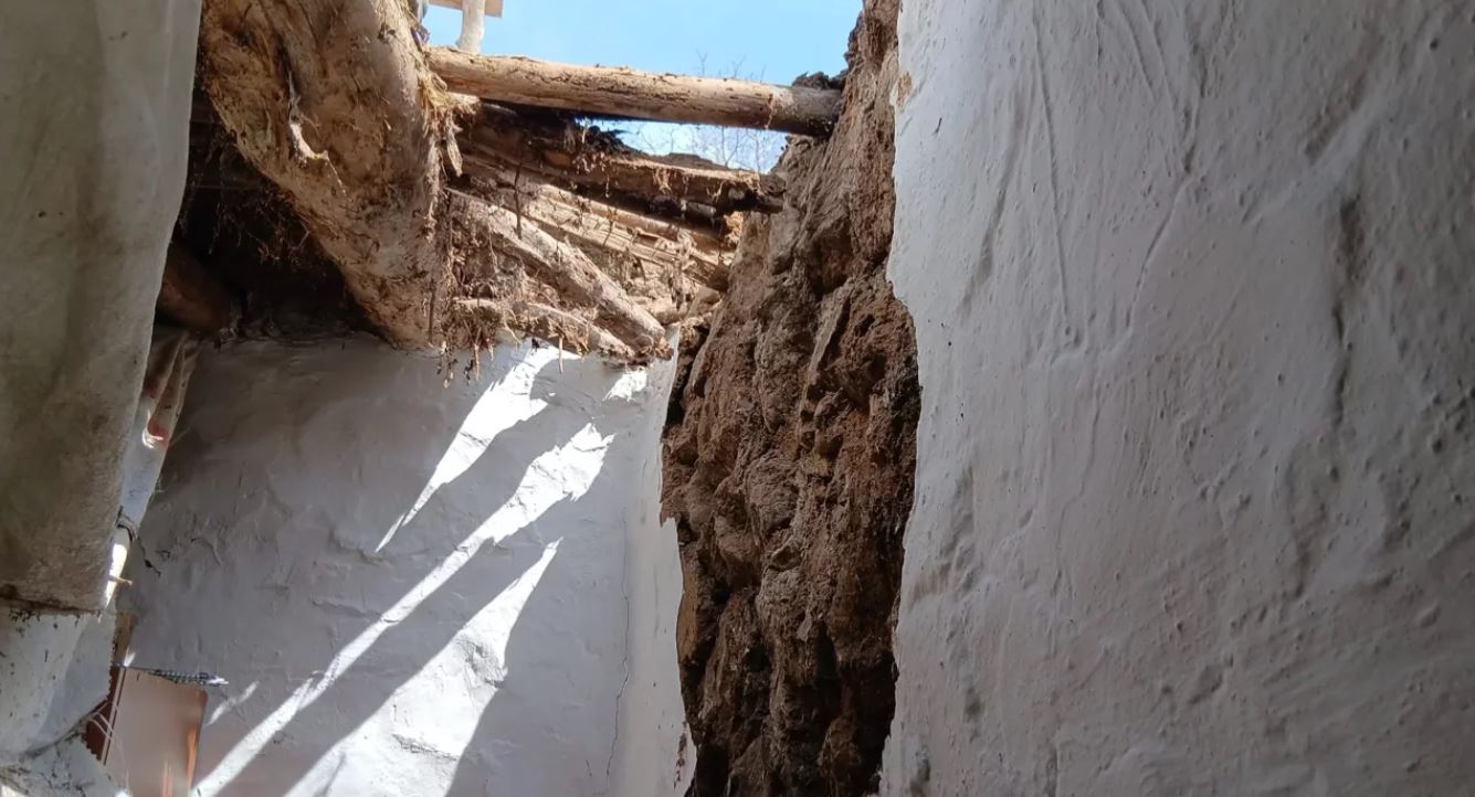 Hakkâri’de sarsıntılar köy evlerini vurdu: Ev kullanılamaz hale geldi