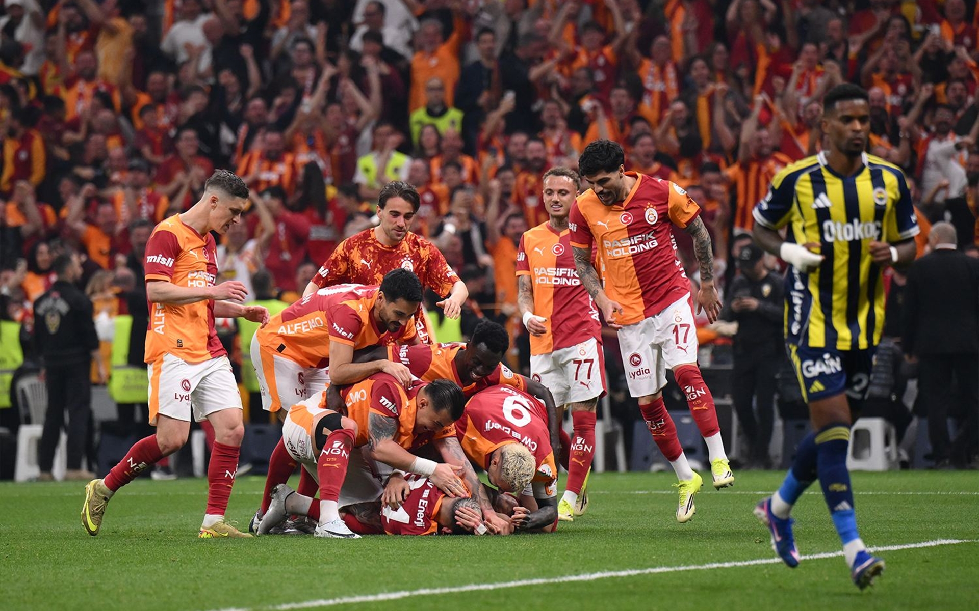 Galatasaray, Fenerbahçe’yi 3-0 mağlup etti
