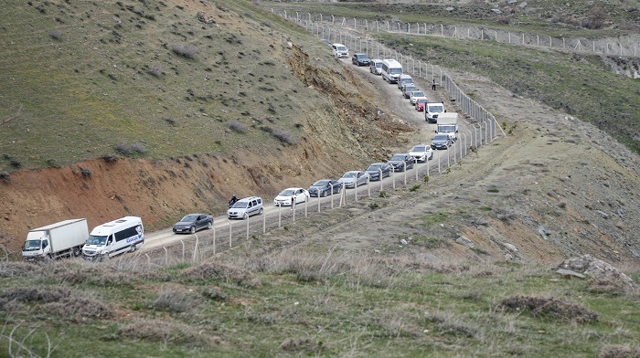 Hakkari-Van yolunda çalışmalar sürüyor: Yol yarın açılmayacak