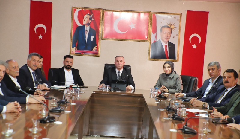 AK Parti Hakkari İl Başkanı Kaya'dan Yol ve su açıklaması