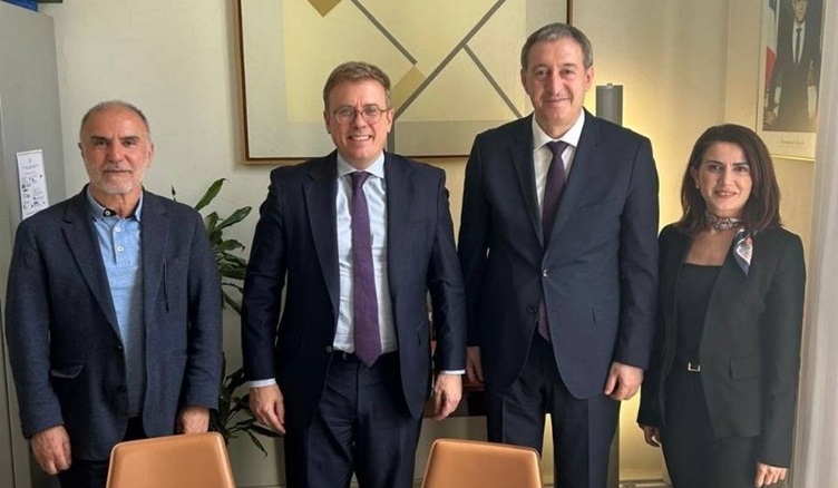 Tuncer Bakırhan Paris’te temaslarda bulundu