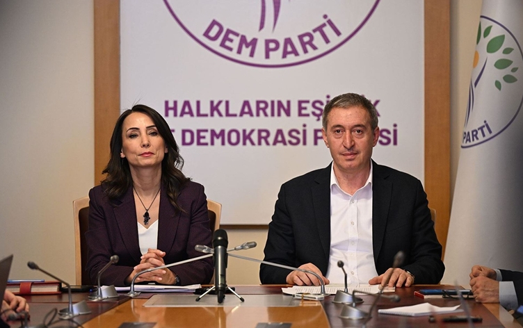 DEM Parti Eş Başkanlarından Amedspor’a tebrik mesajı