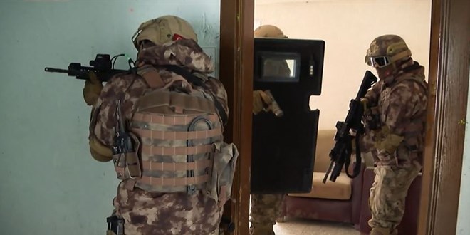 Hakkari’de Tefeci operasyonu böyle görüntülendi (VİDEO)