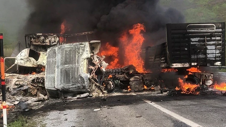 Van-Tatvan Karayolunda acı haber: 2 Tır Sürücüsü Hayatını Kaybetti