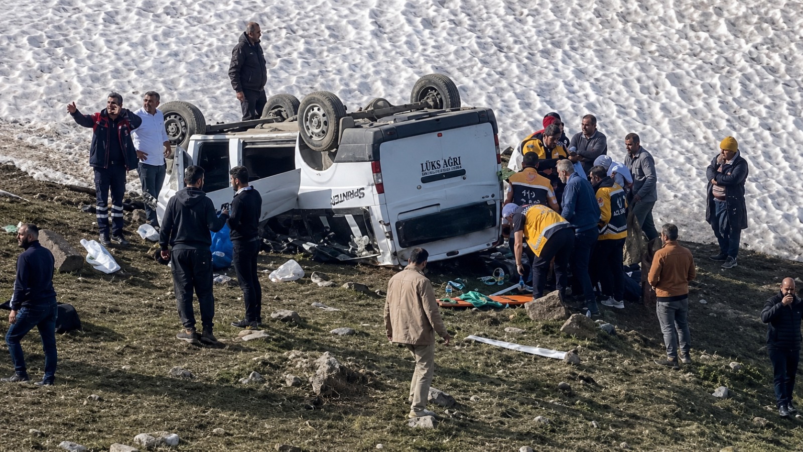 Hakkâri’de trafik faciası: Ölü ve yaralıların isimleri açıklandı