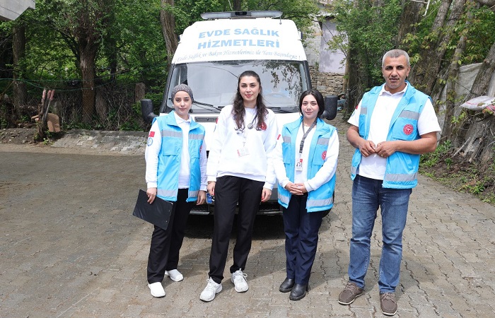 Hakkâri’de Evde Sağlık Hizmetleri Bayramda da Aralıksız Sürüyor