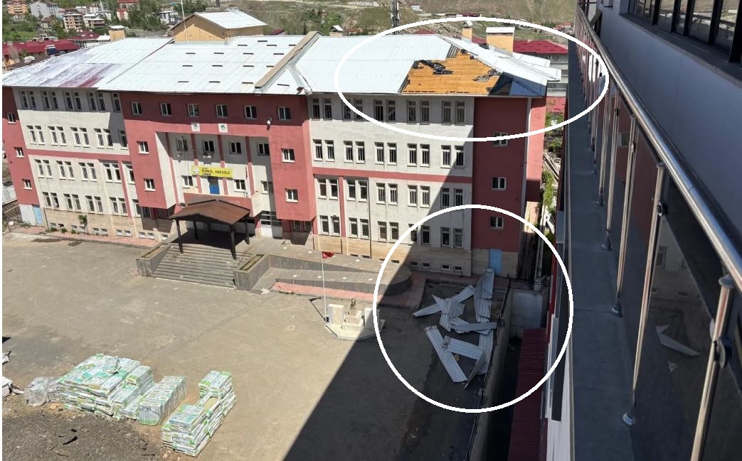 Hakkari’de Şiddetli Rüzgar Okulun Çatısını Uçurdu