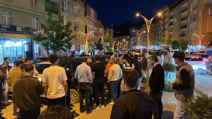 Hakkari’de Zincirleme Kaza: 3 Araç Birbirine Girdi