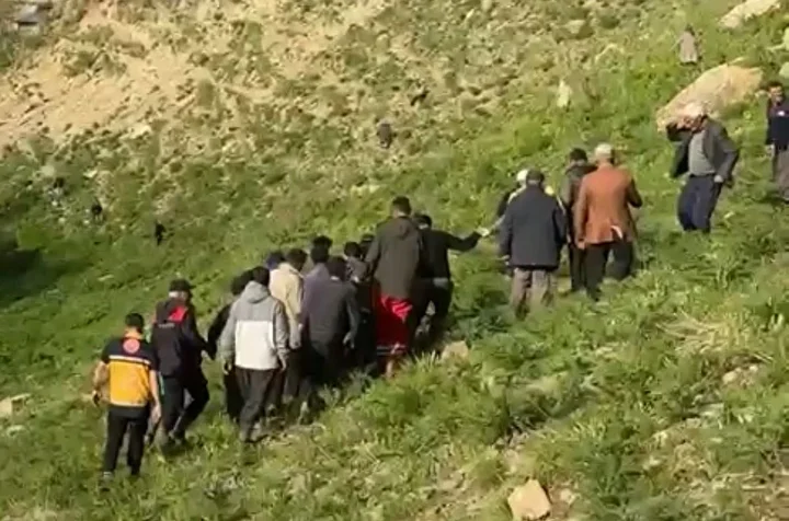 Hakkari'de Pancar Toplarken Kayalıklardan Düştü