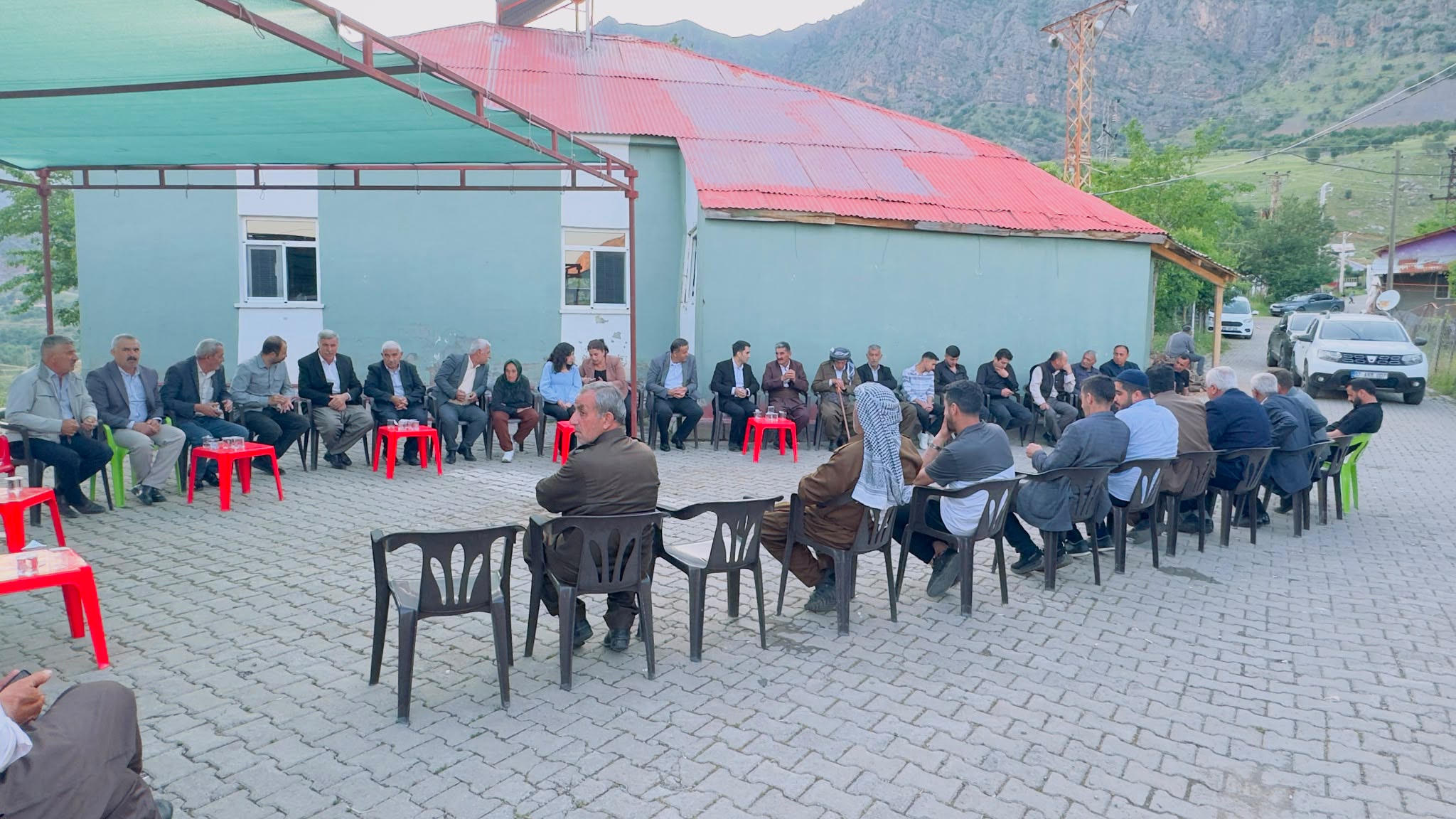 DEM Parti, Çukurca ve Köylerinde Vatandaşlarla Buluştu
