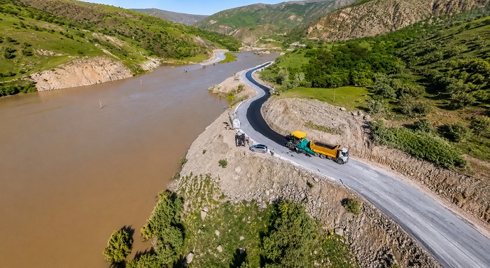 Hakkari'de Alternatif Yol Asfaltlanıyor